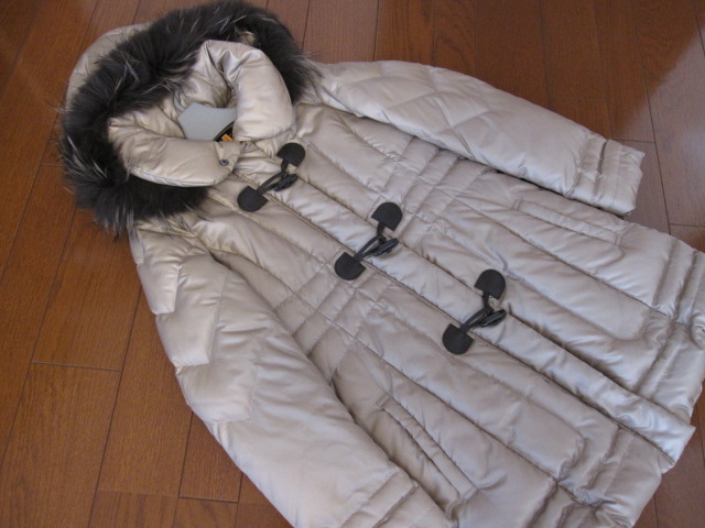 ２３区 トグル付き ダッフル ダウンコート ３８ シャンパンベージュ 美品 クリーニング済み ！！