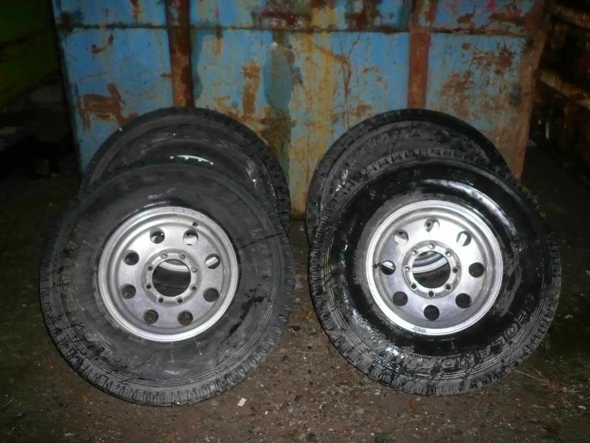ハマー H2 スタッドレス 8穴 285 75 16