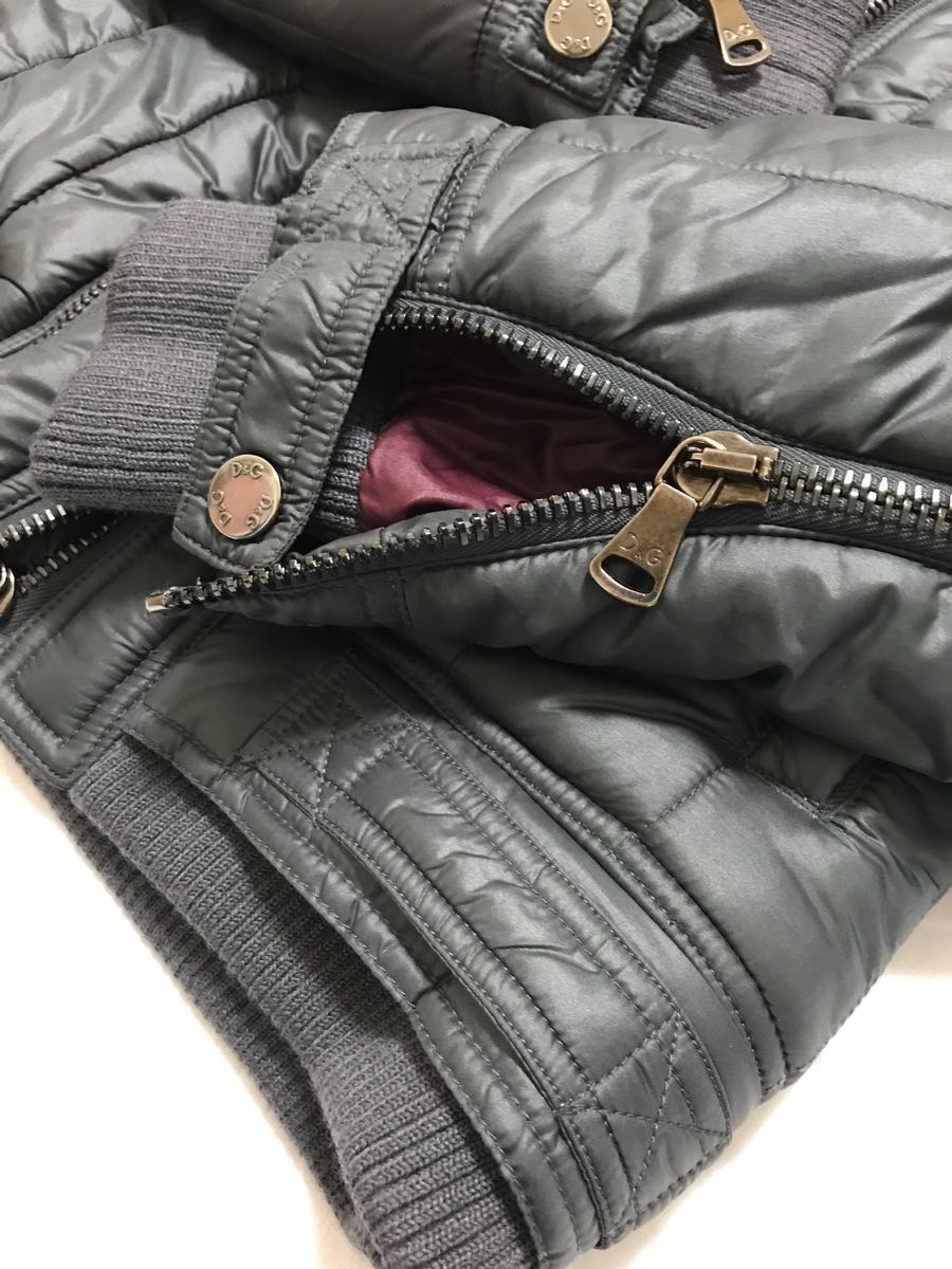 極美品 雪山使用を普段着で使う贅沢な一着【ドルチェ&ガッバーナ/D&G】 切り返し 都会的 ダブルライダース風 ダウン ジャケット