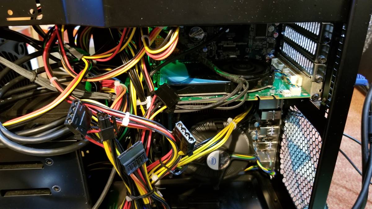 ⁄ 究極PC 初心者さんにオススメ☆新品SSDで爆速起動 白色のゲーミング 