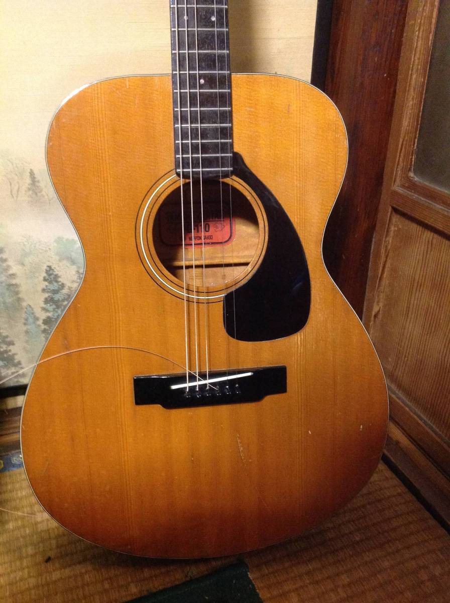 赤ラベル YAMAHA FG-110 ヤマハ 1968年製のヤマハFG-110、赤ラベル付き