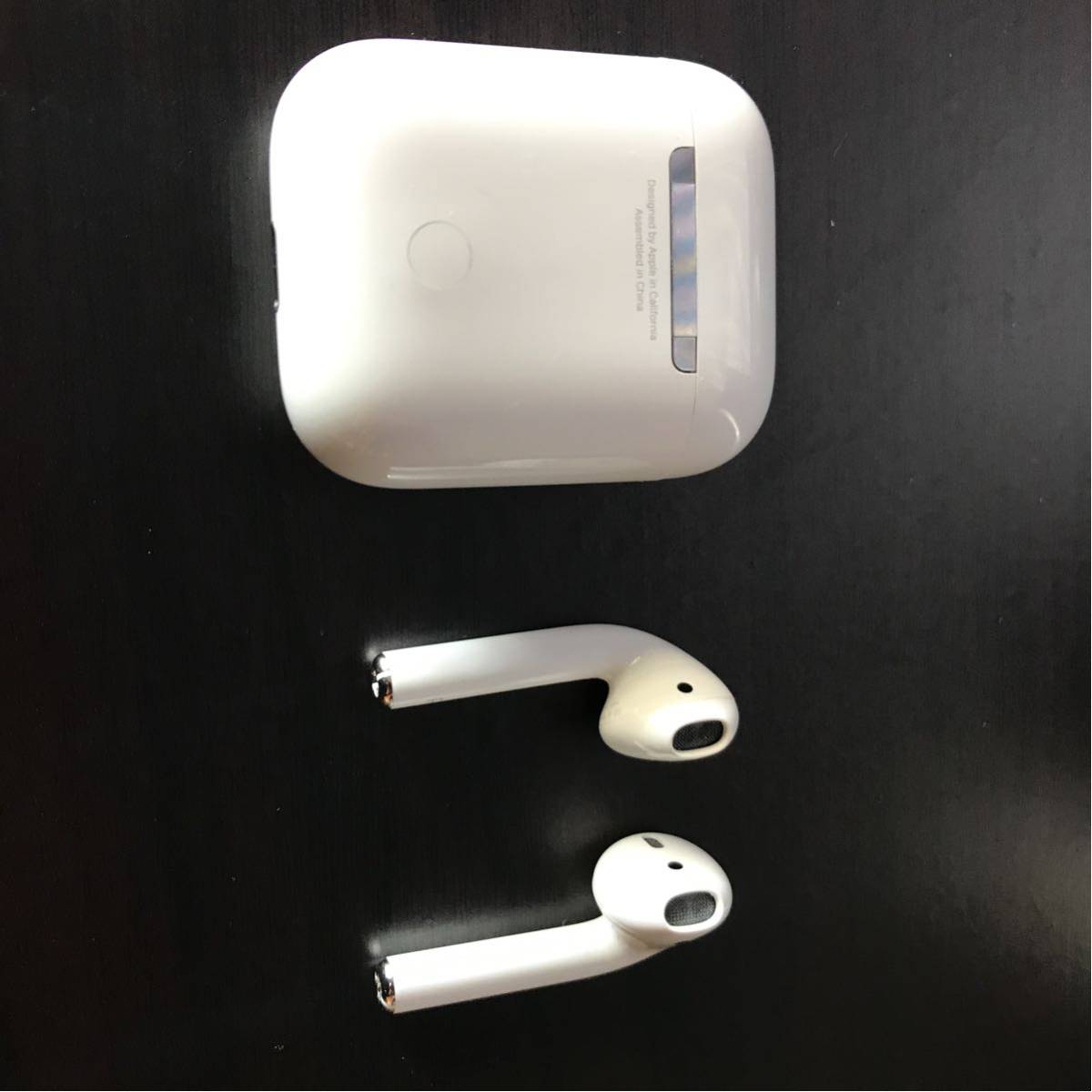 送料無料，お得 apple airpods 使用2週間のみの(イヤホン、ヘッドフォン)｜売買されたオークション情報、yahooの商品情報をアーカイブ公開 - オークファン アップル