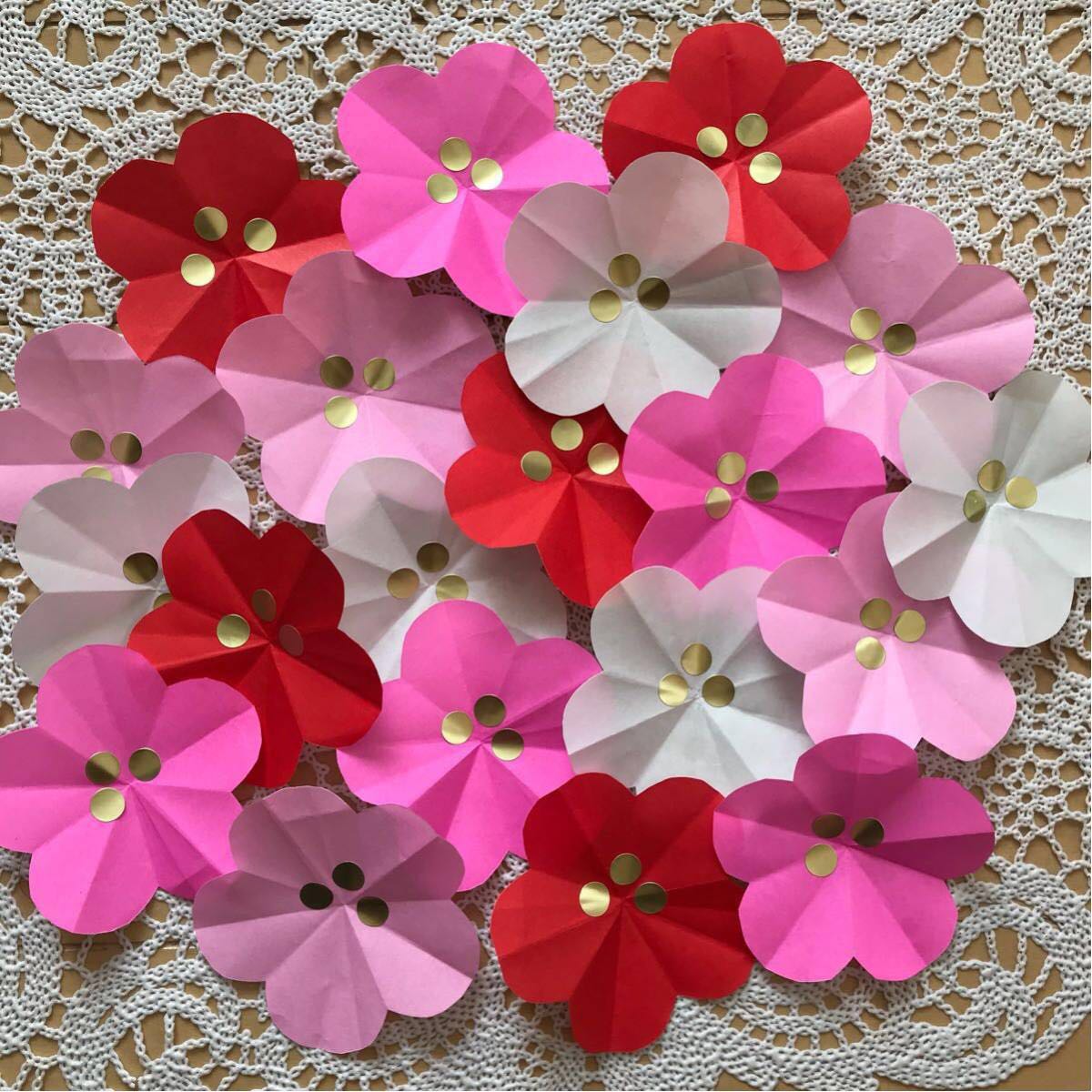 折り紙 梅 花びら 切り紙 ハンドメイド 壁面飾り 折り紙 千代紙 売買されたオークション情報 Yahooの商品情報をアーカイブ公開 オークファン Aucfan Com