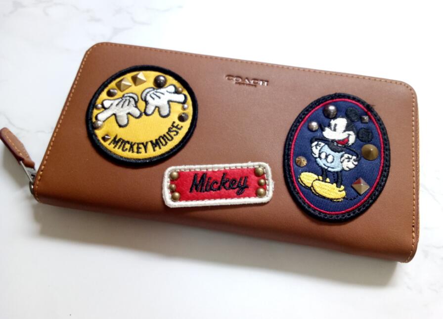 COACH 長財布 コーチ　女性用長財布　小銭入れありミッキー 　ブラウン　　在庫品　未使用