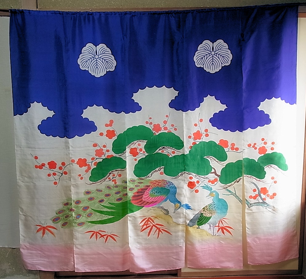 孔雀と花の花嫁のれん　　　　専用です。 Auction house》蔦文様松竹梅孔雀之図五連花嫁のれん 【公式通販】