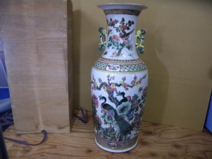 中国陶磁器　色絵付けの大壺　高さ61ｃｍ