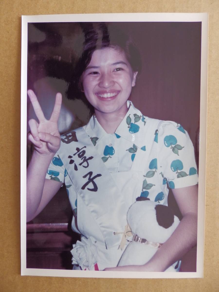 ◆桜田淳子◆受賞記念写真/2Eサイズ1枚◆笑顔でピースサイン◆