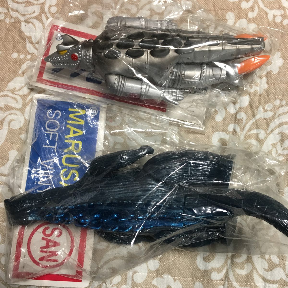  マルサン ゴジラ水中形態＆メカゴジラ飛行形態 どちらも 大変珍しいソフビ(ゴジラ)｜売買されたオークション情報、yahooの商品情報をアーカイブ公開 - オークファン ゴジラ