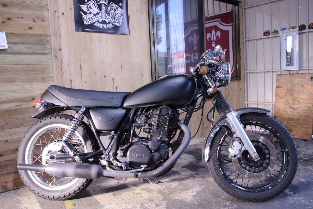 ヤマハ SR400 カフェレーサー ボンネビルタンク SR400 – SR400