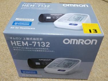 オムロン　上腕式血圧計　HEM-7132