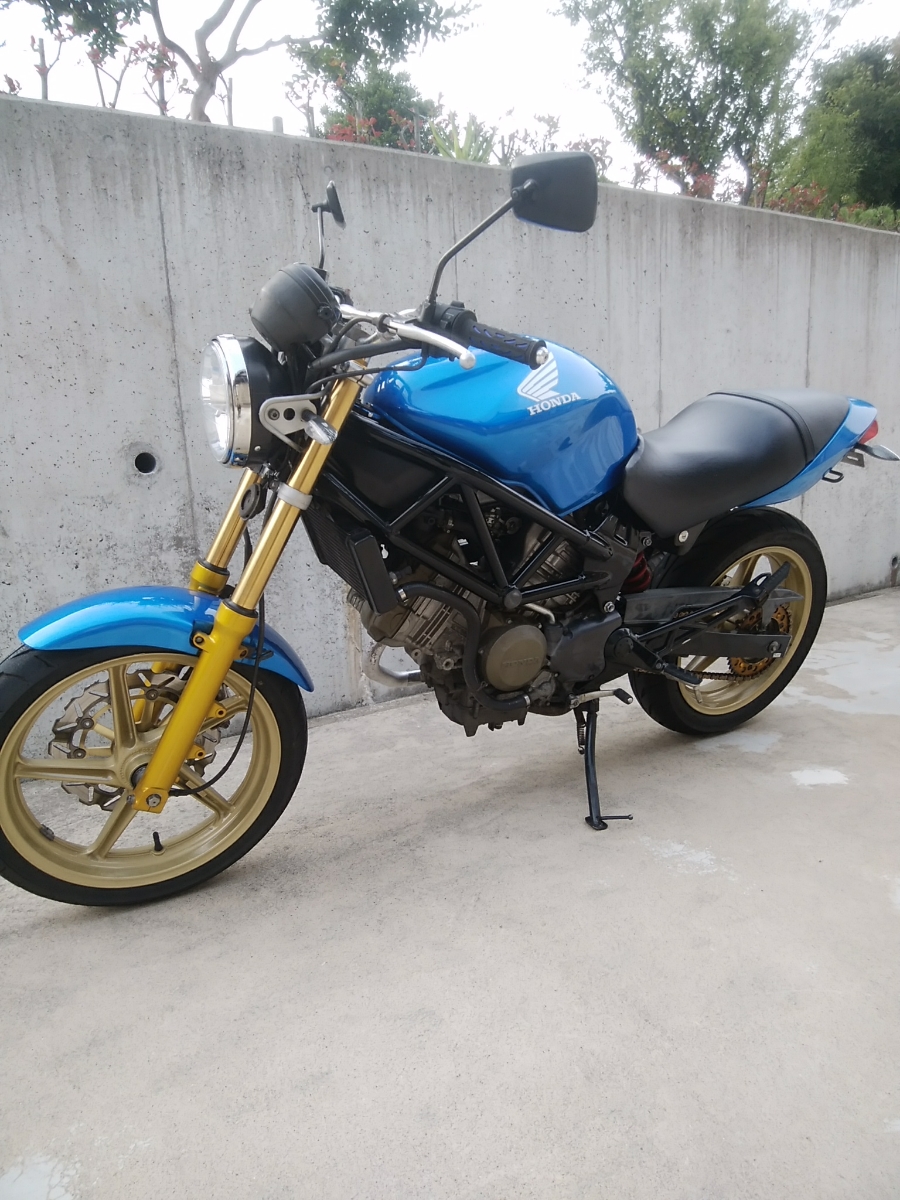 ホンダ Vtr250 全塗装カスタム Mc33 キャブ車 検cbr250yzf R25ニンジャ250ｒ3ｃｂ400ｓｆgsr250ybr250 126cc 250cc 売買されたオークション情報 Yahooの商品情報をアーカイブ公開 オークファン Aucfan Com