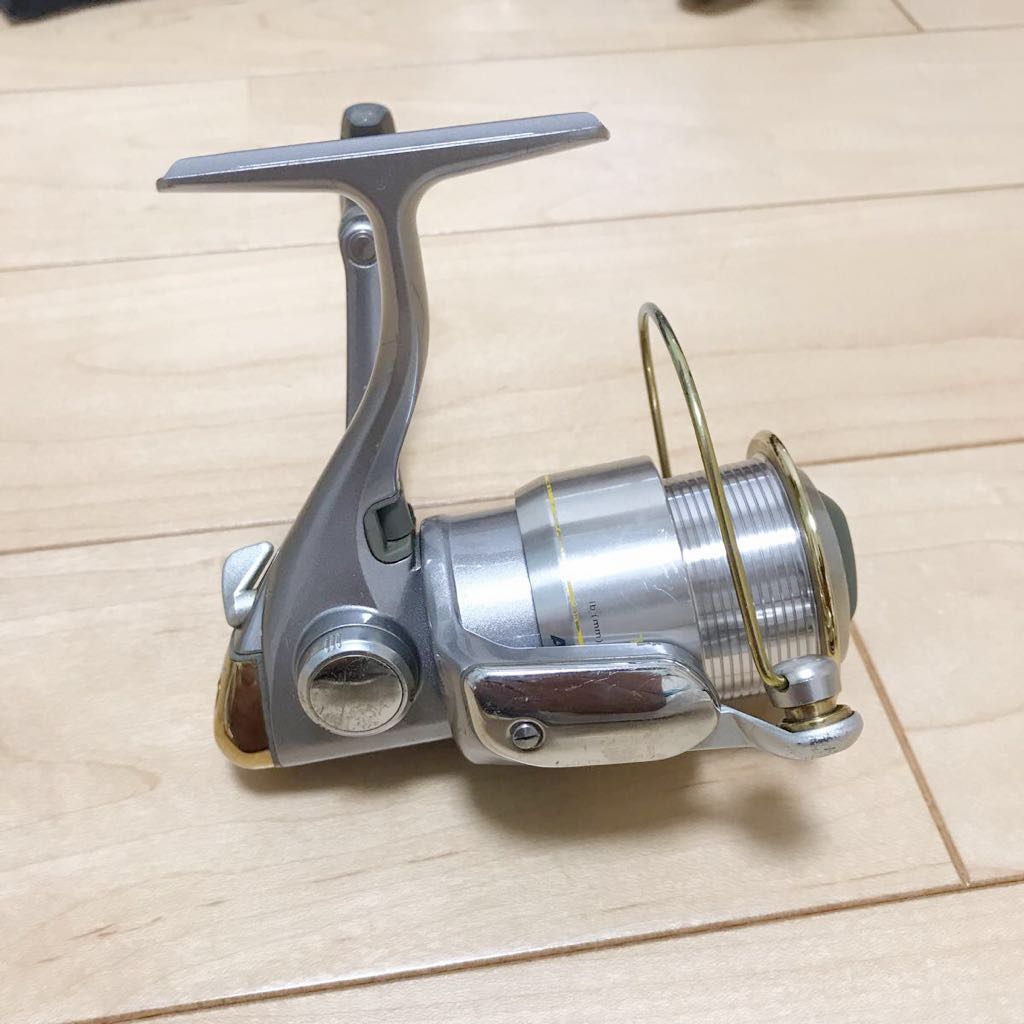 お得，大得価 美品！即決あり！ダイワ トーナメントz 2500sia 中古品 日本製 made in japan 当時最高級リール