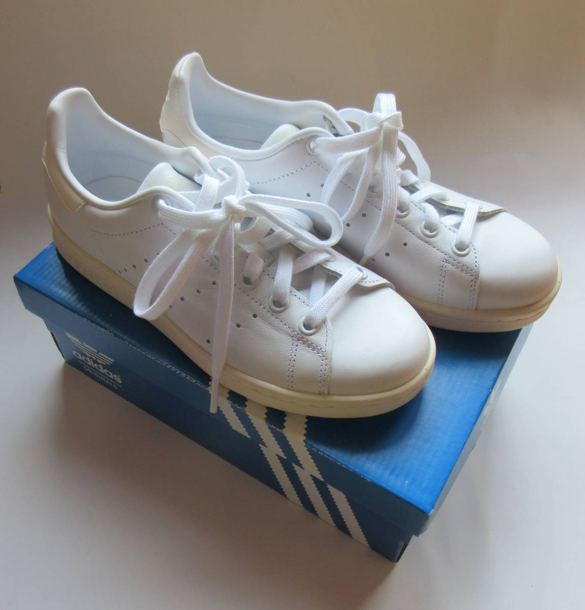 アディダス スニーカー スタンスミス 22cm 22 0cm レディース 白スニーカー ホワイト Adidas Originais Stansmith 22 0cm以下 売買されたオークション情報 Yahooの商品情報をアーカイブ公開 オークファン Aucfan Com