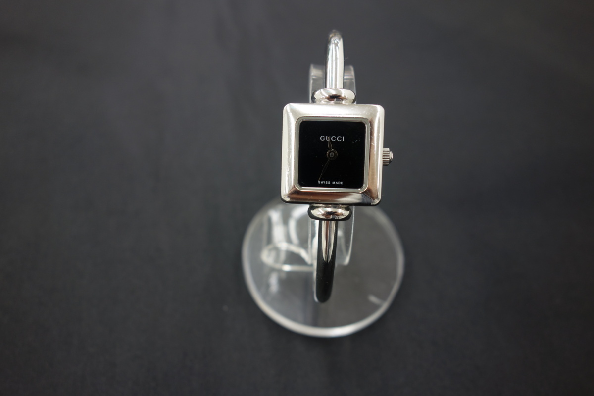 GUCCI(グッチ) ◎ グッチ バングルウォッチ スイス製 1900L スクエア