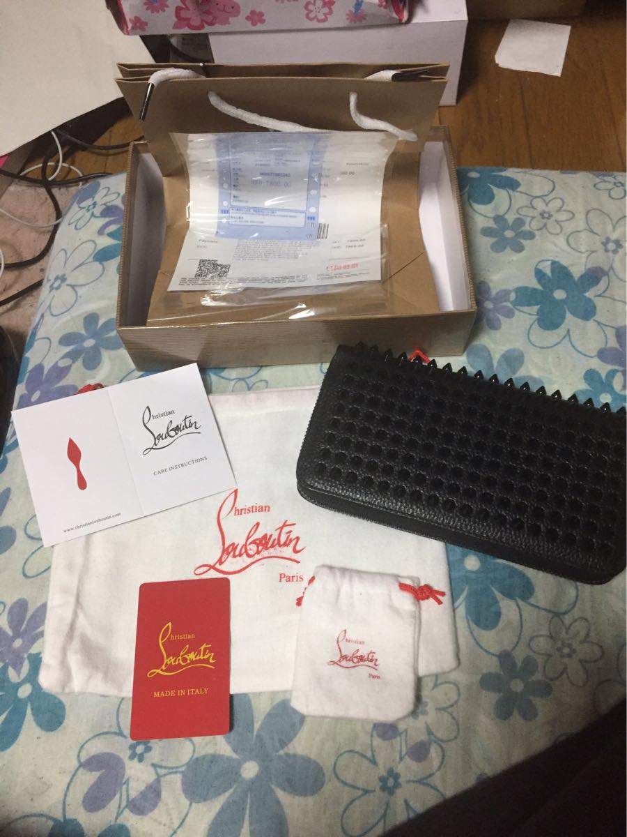 本革 新品未使用 クリスチャンルブタン Christian Louboutin 長財布
