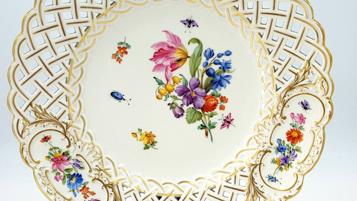 マイセン　お皿　金彩 透かし　花と昆虫　飾り皿 ☆値下げ マイセン meissen 金彩 小花と昆虫 透かし皿 金淵 大皿 飾り
