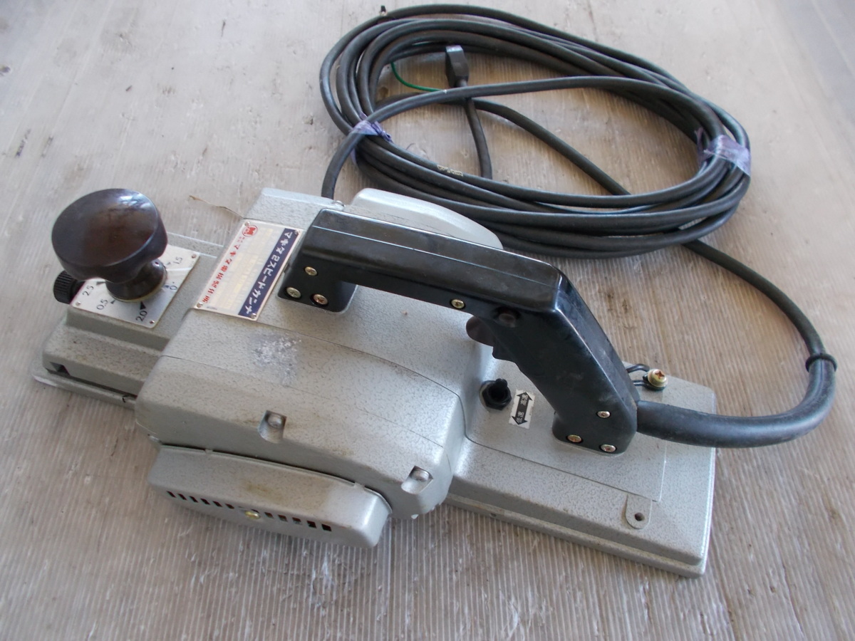 マキタ　電動カンナ　　１８０４Ａ　　１３６ｍｍ　　　未使用、長期保管品