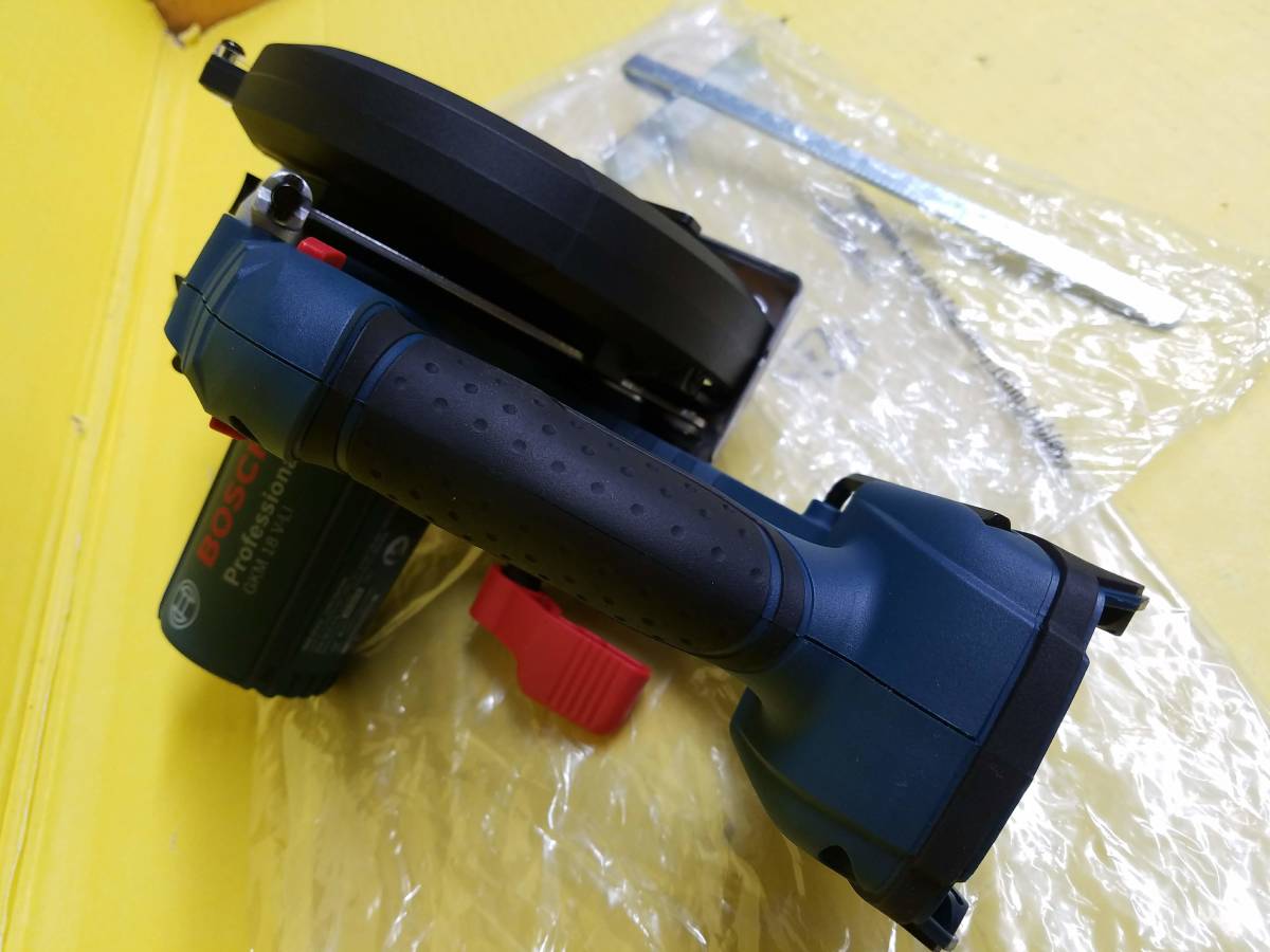 T104[10] [美品] Bosch/ボッシュ コードレス 丸ノコ GKM 18 V-LI 付属：並行ガイド・六角レンチ 本体のみ 動作・中古品