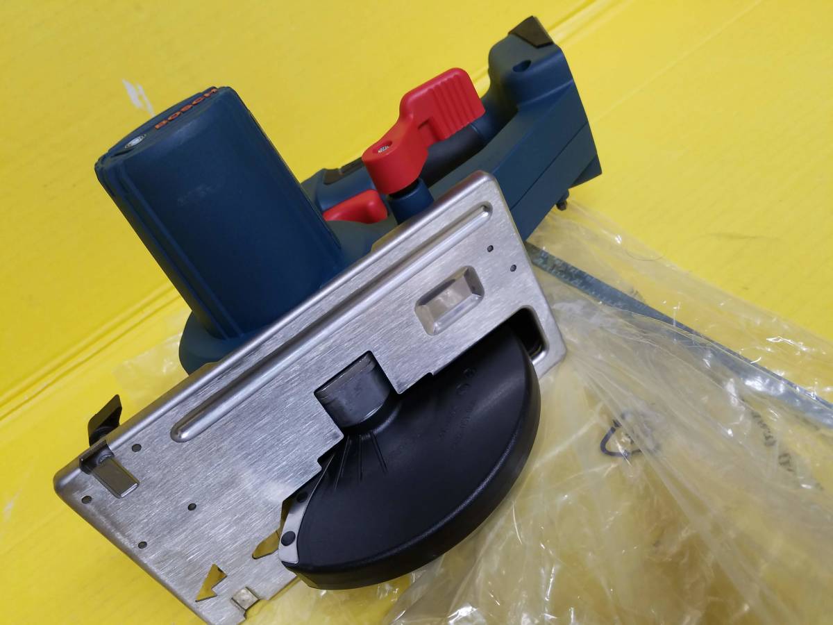 T104[10] [美品] Bosch/ボッシュ コードレス 丸ノコ GKM 18 V-LI 付属：並行ガイド・六角レンチ 本体のみ 動作・中古品