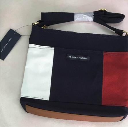 安心の国内発送☆Tommy Hilfiger Flag Small Crossbody トミーヒルフィガー フラッグクロスボディーバッグ ショルダーバッグ 6945084　423