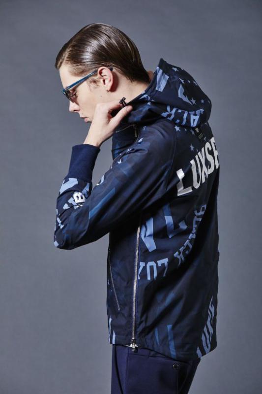 定価102，600円 新品★ AKM × BROWN BUNNY 迷彩 アノラック パーカー LUXSPO TECH PULL BREAKER ブラウンバニー エイケイエム ★L ネイビー