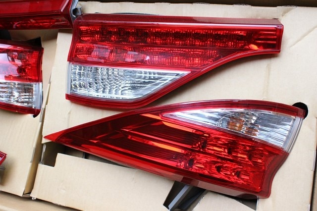 美品 トヨタ 50系エスティマ 純正後期LEDテール 【公式通販】