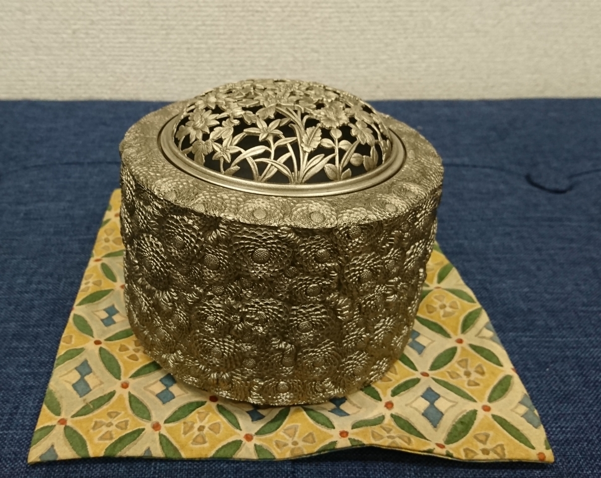  高岡銅器 紋様香炉 佐野宏采 菊華 彫金(その他)｜売買されたオークション情報、yahooの商品情報をアーカイブ公開 - オークファン その他