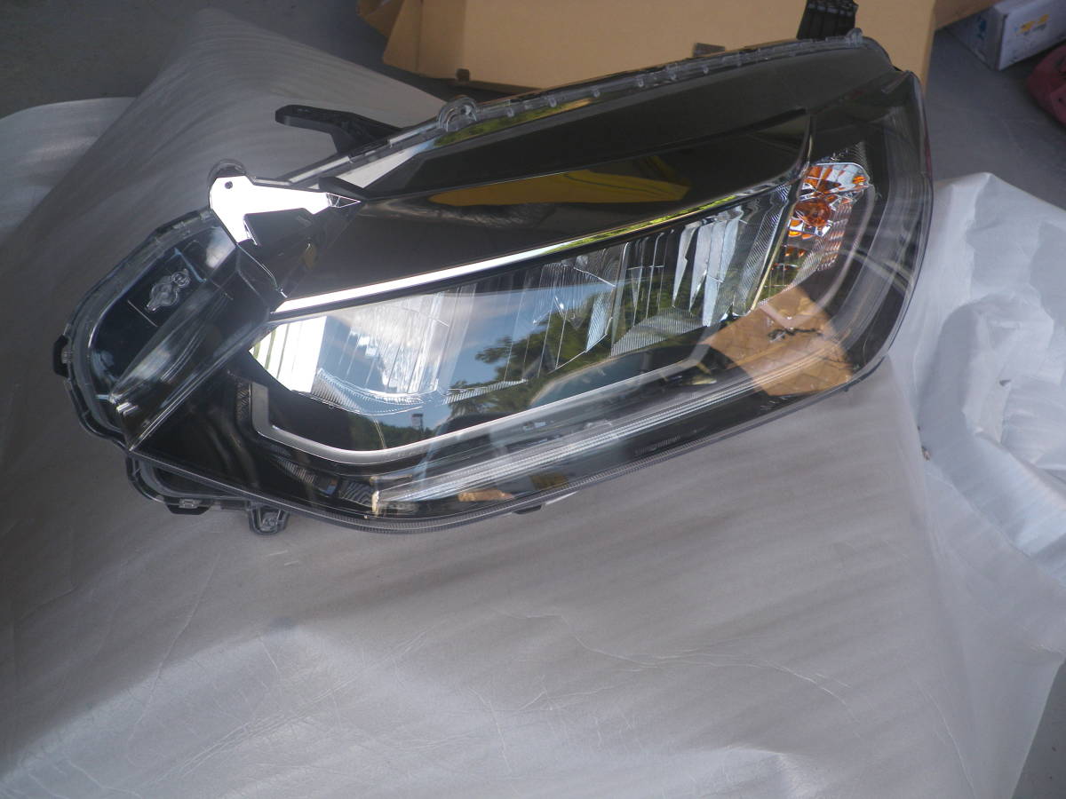 GM4 グレイス R側ヘッドライトASSY交換（ホンダ ヘッドライトの中古品 