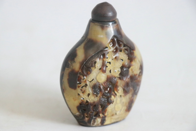 鼻煙壺 大珍品 角材手彫 新 - 士拿乎—清朝宮廷鼻煙壺の