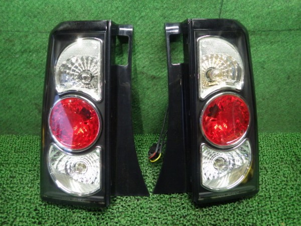 ホワイト ペンダントライト トヨタ NCP30/35 BB 社外 テール 左右セット XACTA A811-58767 30-8112