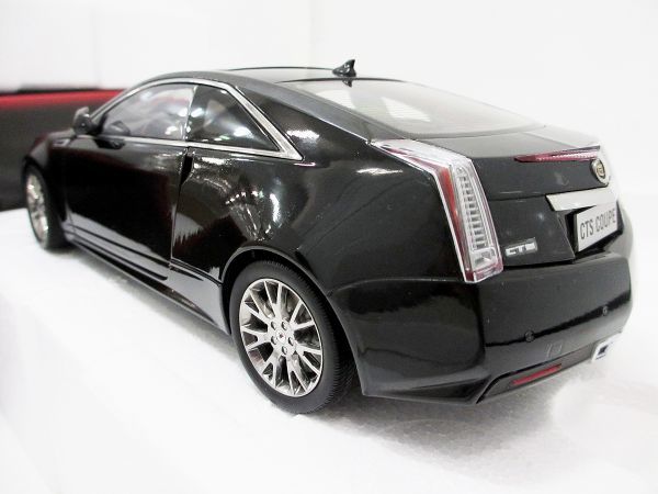 Cadillac キャデラック CTS クーペ ブラックメタリック 1/18 ダイ 