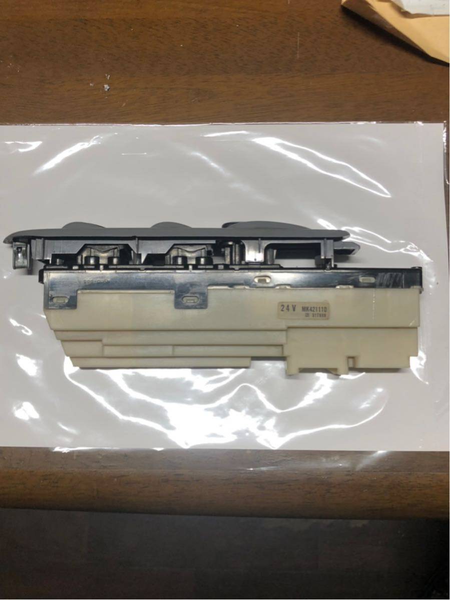 三菱ふそう キャンター 純正パワーウインドウスイッチ 右側 中古品 24V