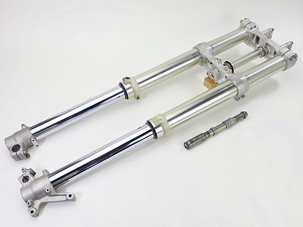 RM125 RF15A フロントフォーク！789SU RM 0 1 スズキ 白 JAPAN