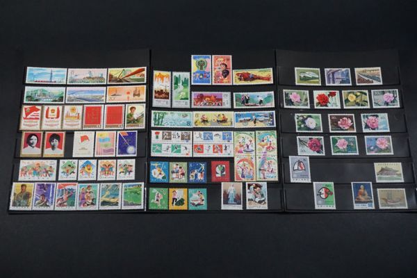 405)コレクターの放出品 中国切手 1964年 特61m 牡丹 小型シート 未