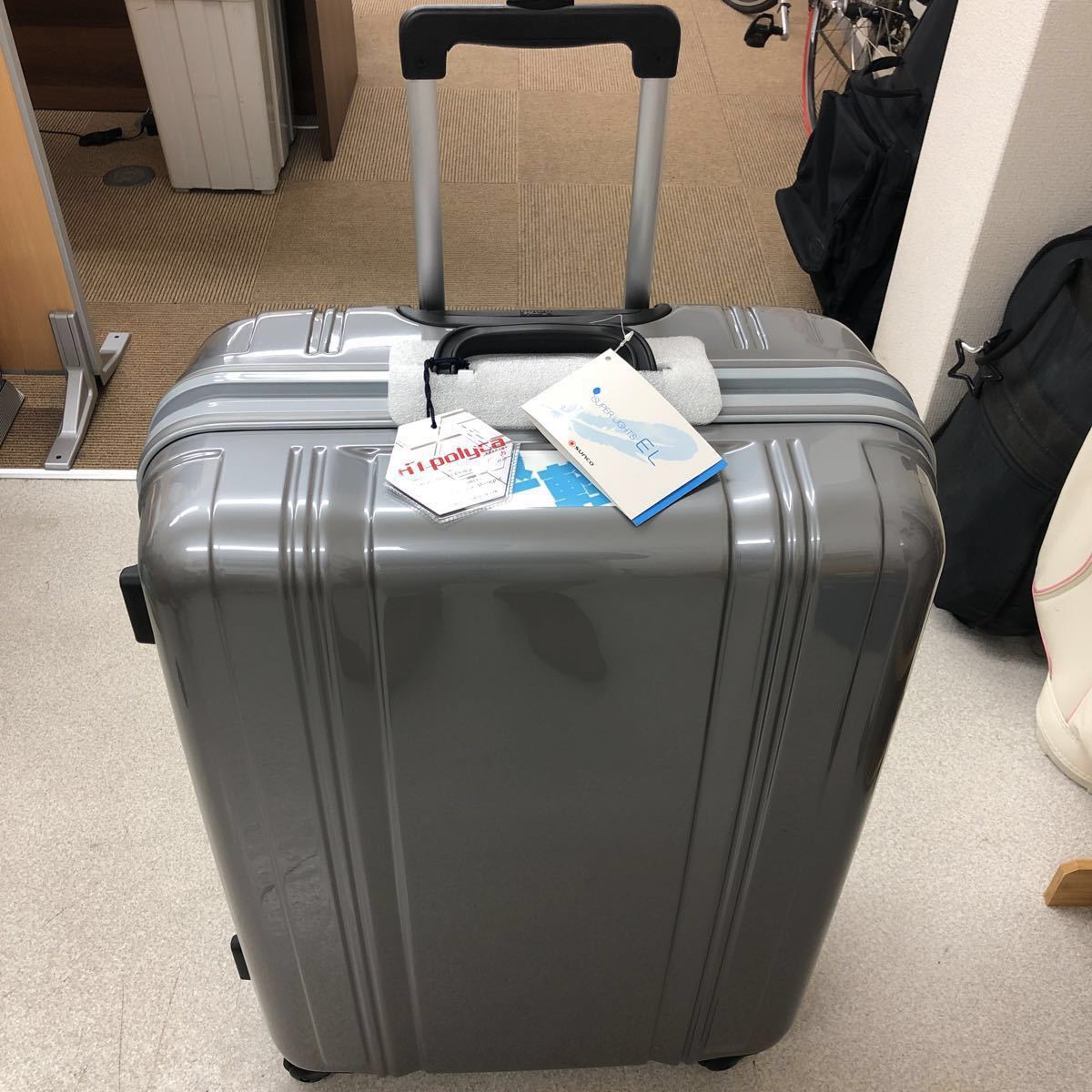 【未使用新品】サンコー スーツケースSLES-73 約73×54×29cm 5.3kg 容量99L HTポリカ 軽量 シルバー