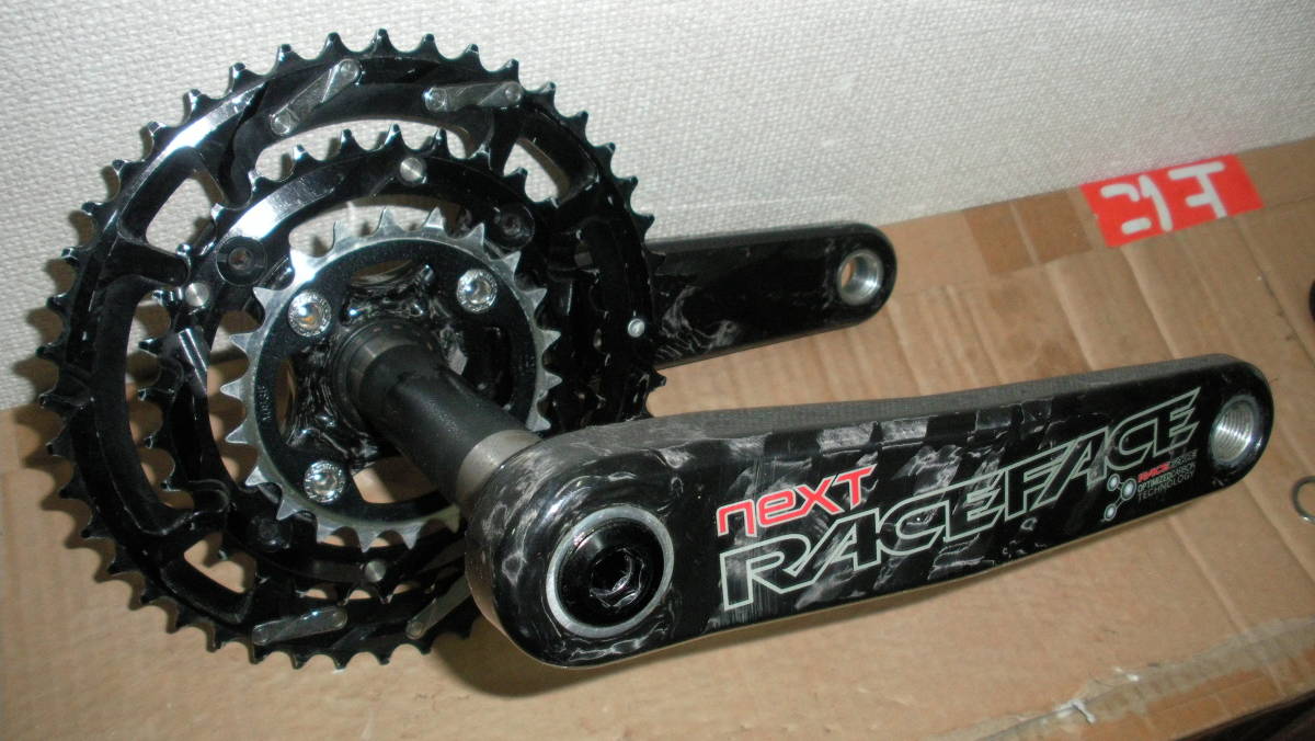 RACE FACE NEXT FORGED カーボンクランク BBセット 【公式通販】