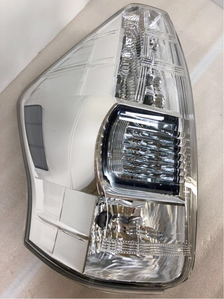 48-418☆美品 前期 LED ZVW40 プリウスα☆左テールライト STANLEY 47