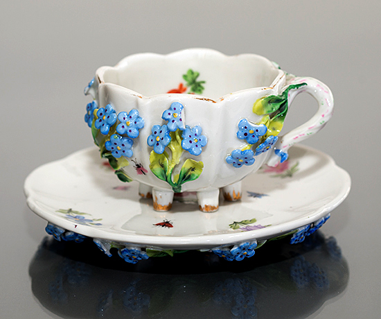 100%新品，安い 1870年代 装飾茶器 Gulius Richard Milan Flower Encrusted Mini Cup(マイセン)｜売買されたオークション情報、yahooの商品情報をアーカイブ公開 - オークファン マイセン