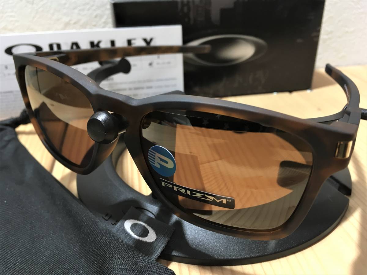 Oakley Latch OO9358 Sunglasses Sq (A) - Square Matte Black Bridge 