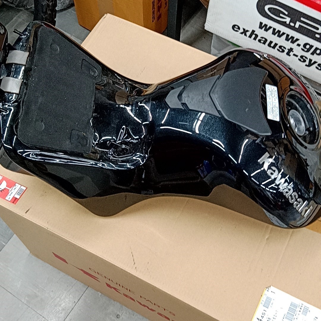 中古 カワサキ Ninja ZX-14R フューエルタンク エンブレムパッド付き