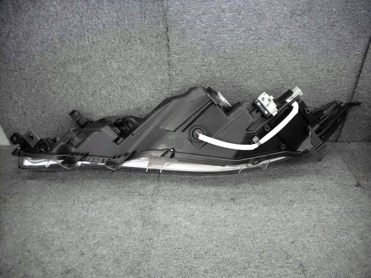 中古 トヨタ ハリアー 左 ヘッドライト ZSU60W KOITO 後期 ヘッド