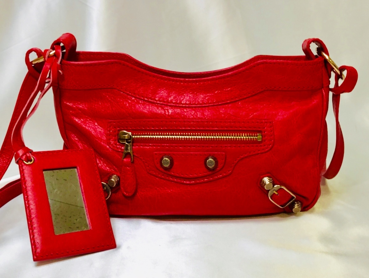 バレンシアガ 赤いレザーバッグ パーフォレーションデザイン レッド