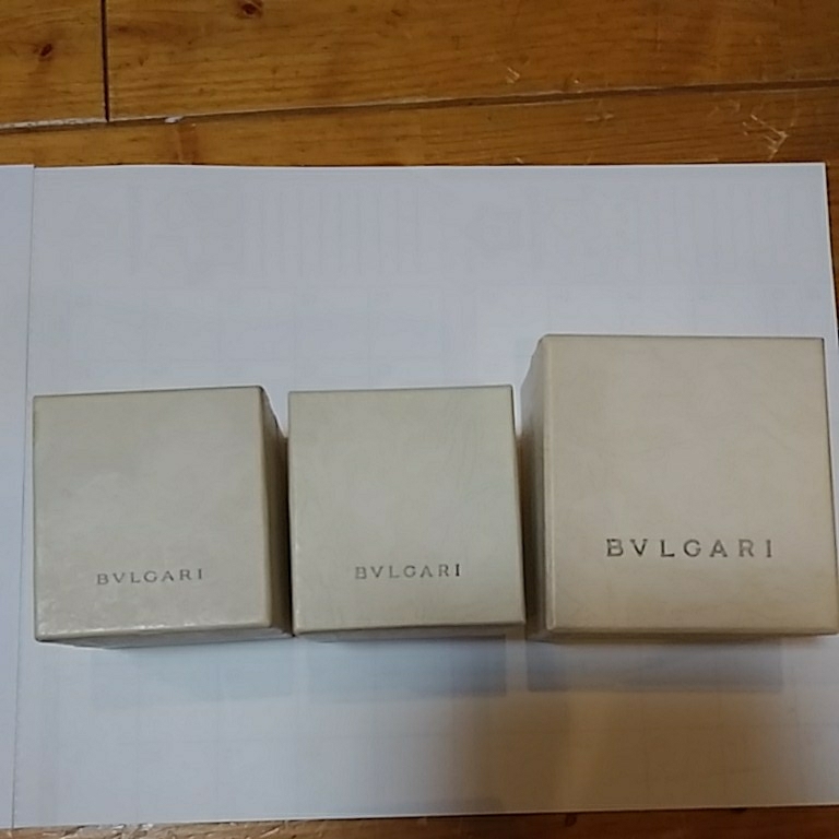 ブルガリリングケース2つ　空箱3つ　中古品_3