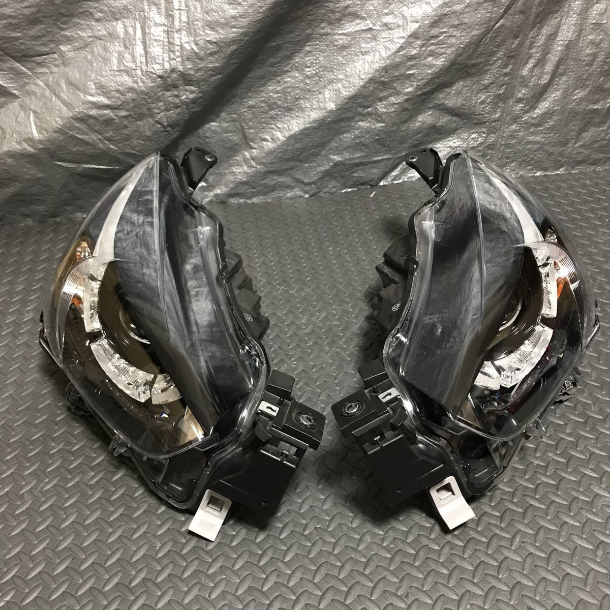 マツダDJ デミオヘッドライト左右set ヘッドランプ 傷無し 割れ無し 美