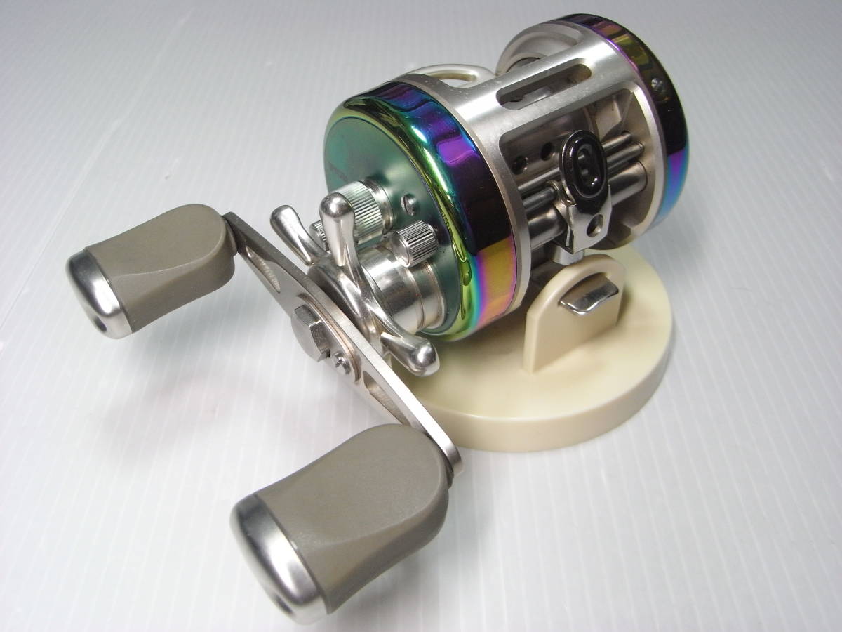 RYOBI　バリウス　F200 ベイトリール バス釣 RYOBI バリウス F200 ベイトリール バス釣 RYOBI F200 バリウス