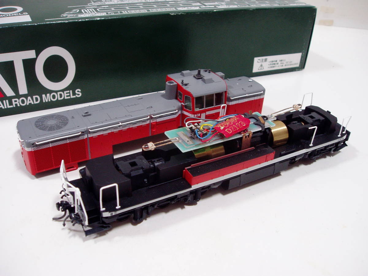 DE10 KATO 1-703 HOゲージ 鉄道模型 HO | ② パーツ、インレタ取付済み残り