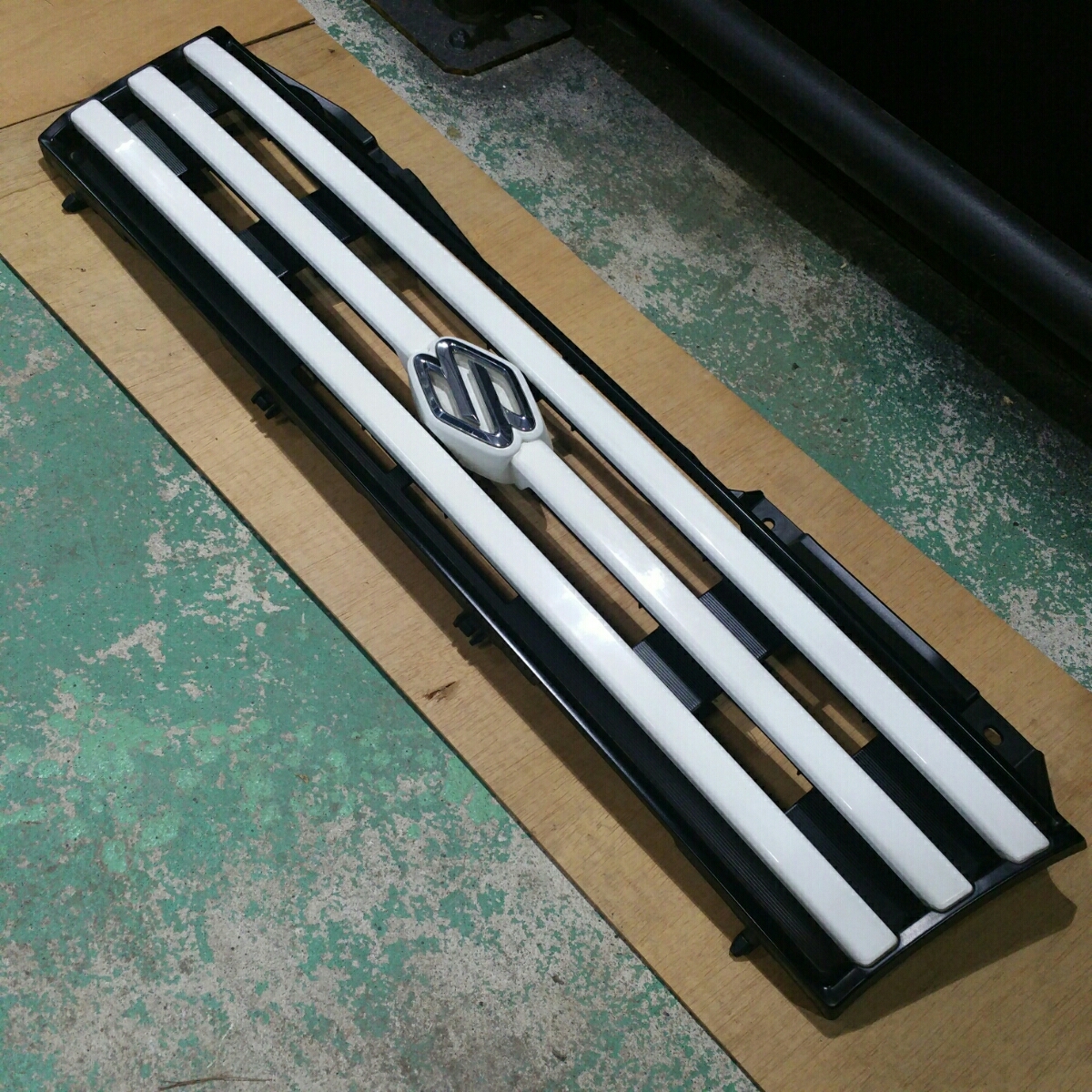 スズキ☆ジムニー☆TA-JB23W☆純正フロントグリル☆中古 ジムニー 