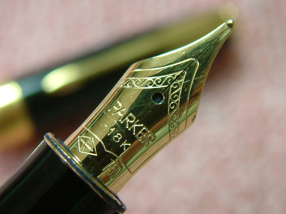 パーカー　ソネット　万年筆　フランス製18金ペン先　　細字　コンバーター付き フランス製PARKER SONNET 18金ペン先 コンバーター内臓です