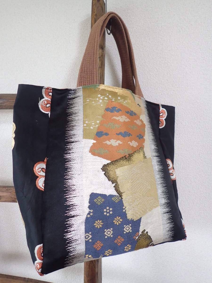 ハンドメイド 名古屋帯のリメイク 和刺繍のスクエアトートバッグ 布製 売買されたオークション情報 Yahooの商品情報をアーカイブ公開 オークファン Aucfan Com