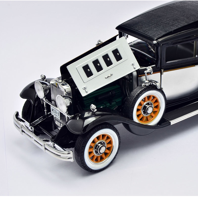 オートワールド1/18 ピアレスマスター 8 セダン 1931 【公式通販】